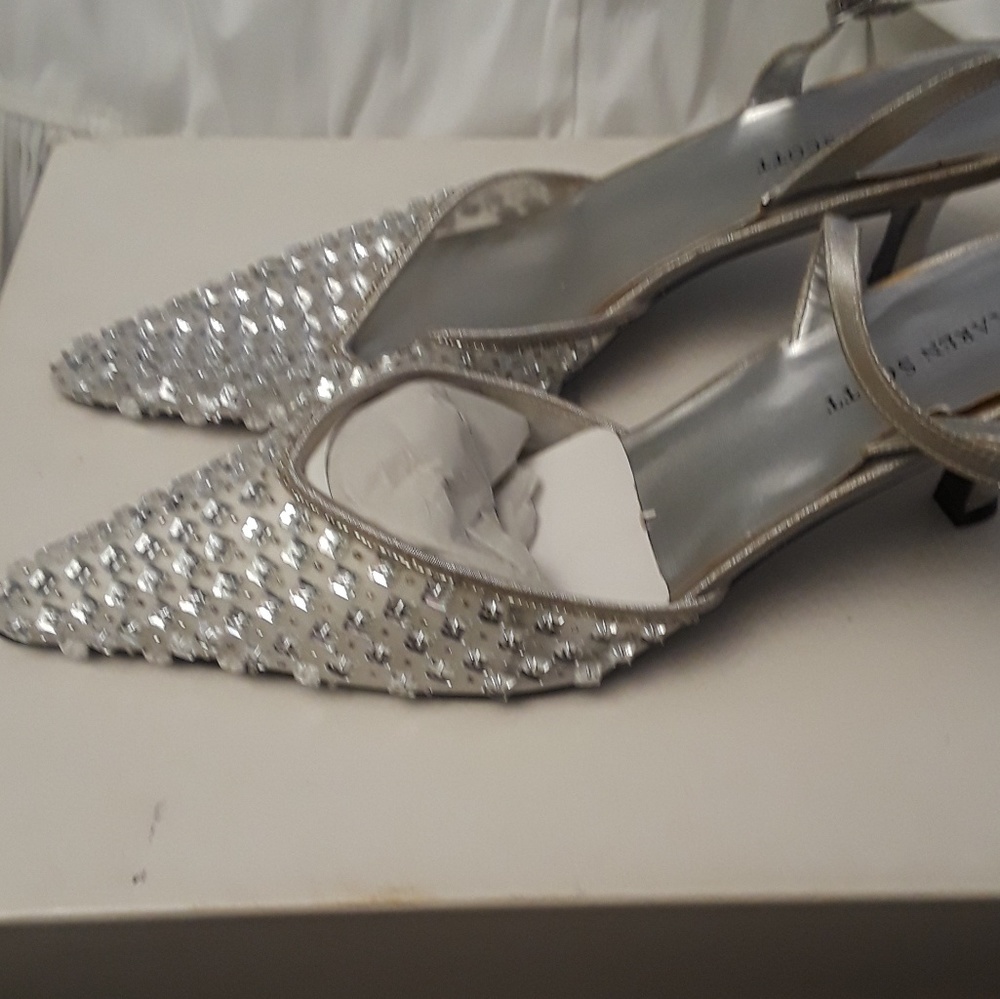 Shoes ... Karen Scott - Picture 3 of 4